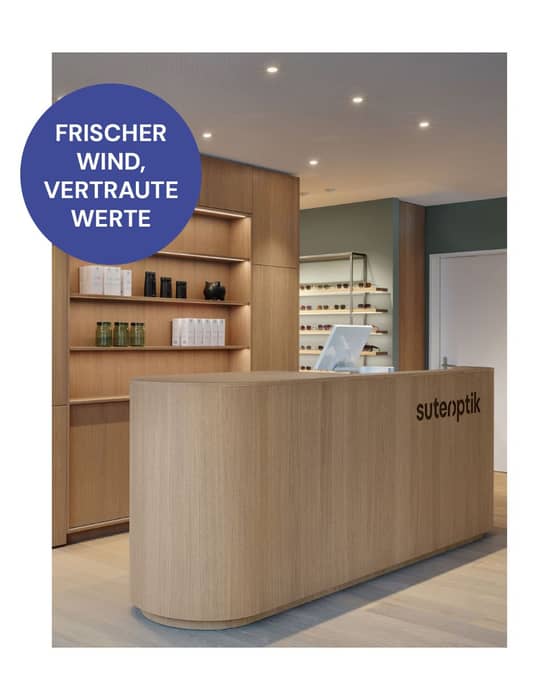 Hier war es plötzlich ganz still…
Der Grund? Wir sind umgezogen!
Zwischen Kisten, Planung und ganz viel Herzblut blieb einfach keine Zeit für Social Media.
Jetzt sind wir in unserem neuen Ladenlokal angekommen, das sich schon jetzt wie Zuhause anfühlt. Wir sind unglaublich glücklich und dankbar für diesen neuen Abschnitt.
Kommt vorbei und erlebt unser neues Zuhause mit uns! Wir freuen uns auf Euren Besuch 😀